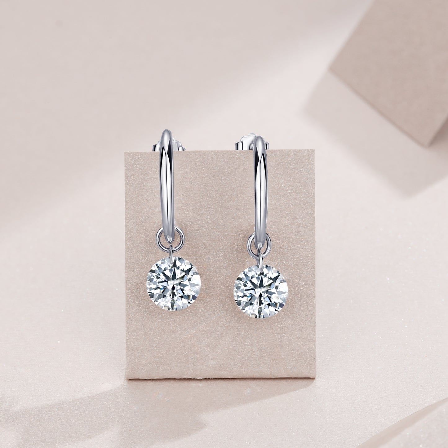 Top-quality Moissanite Luxury And Fashionable Light Luxury Jewelry Silver Stud Earrings S925 Silver Plated Platinum