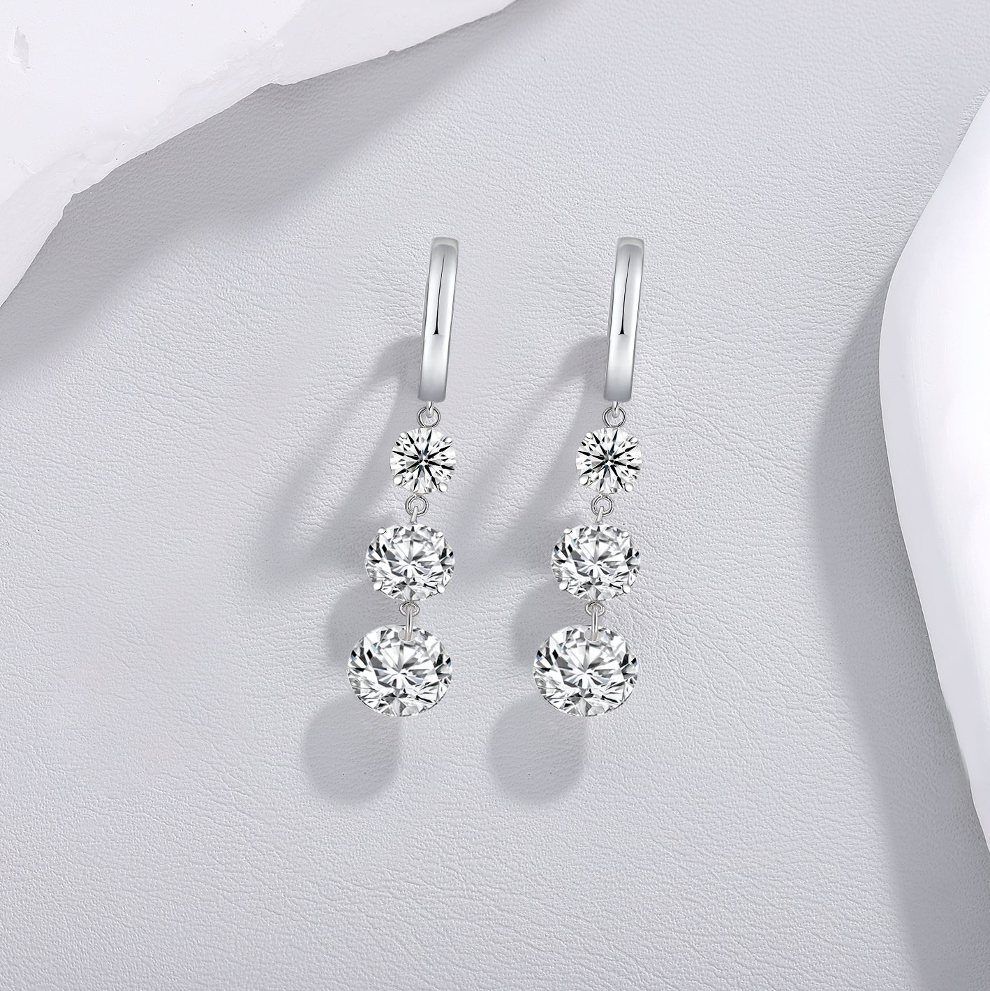 Top-quality Moissanite Luxury And Fashionable Light Luxury Jewelry Silver Stud Earrings S925 Silver Plated Platinum