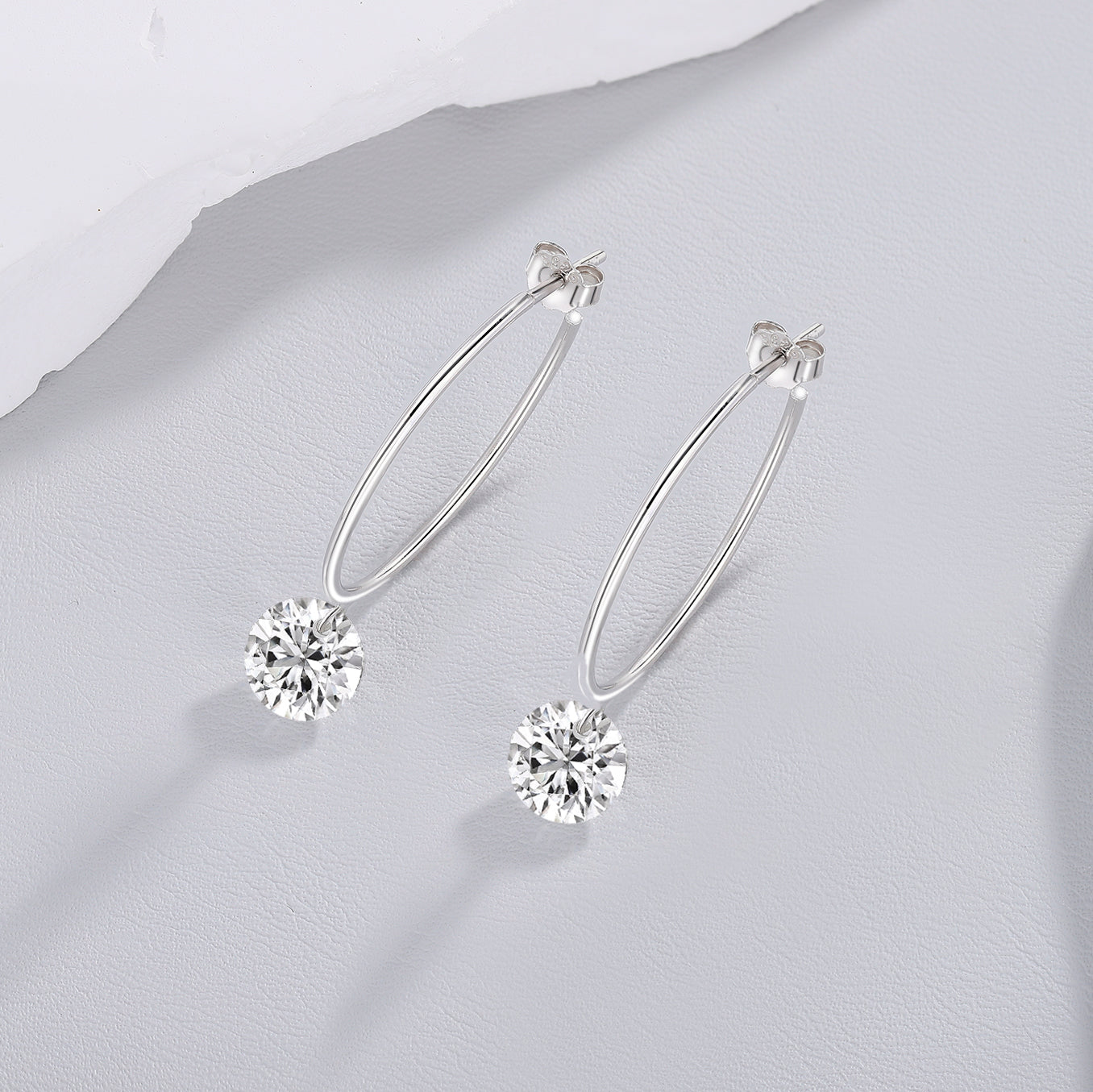 Top-quality Moissanite Luxury And Fashionable Light Luxury Jewelry Silver Stud Earrings S925 Silver Plated Platinum