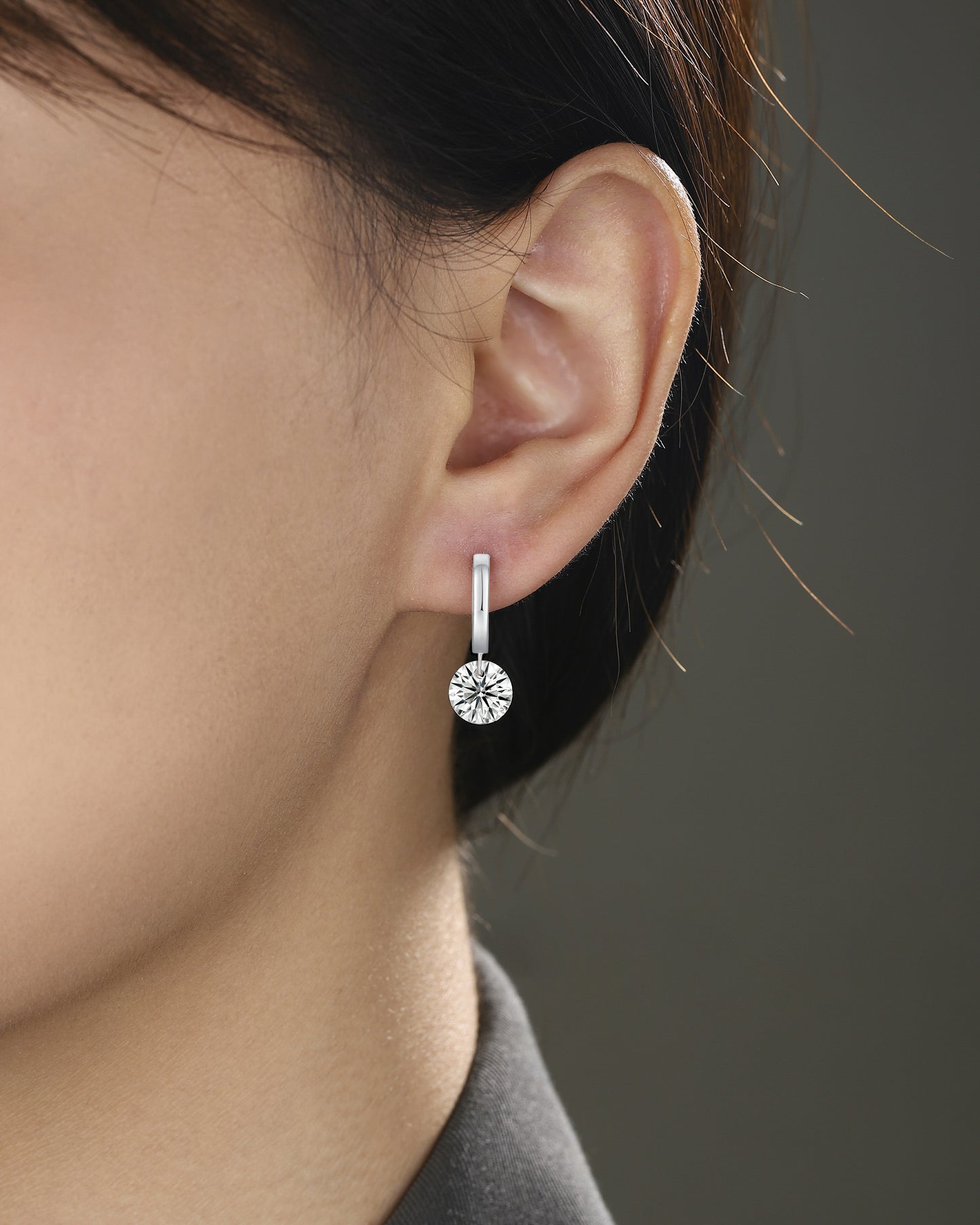 Top-quality Moissanite Luxury And Fashionable Light Luxury Jewelry Silver Stud Earrings S925 Silver Plated Platinum