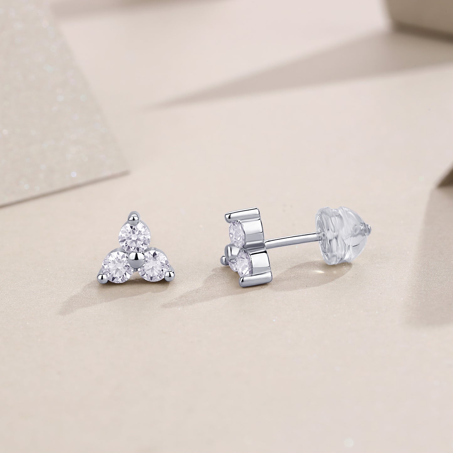 Top-quality Moissanite Luxury And Fashionable Light Luxury Jewelry Silver Stud Earrings S925 Silver Plated Platinum