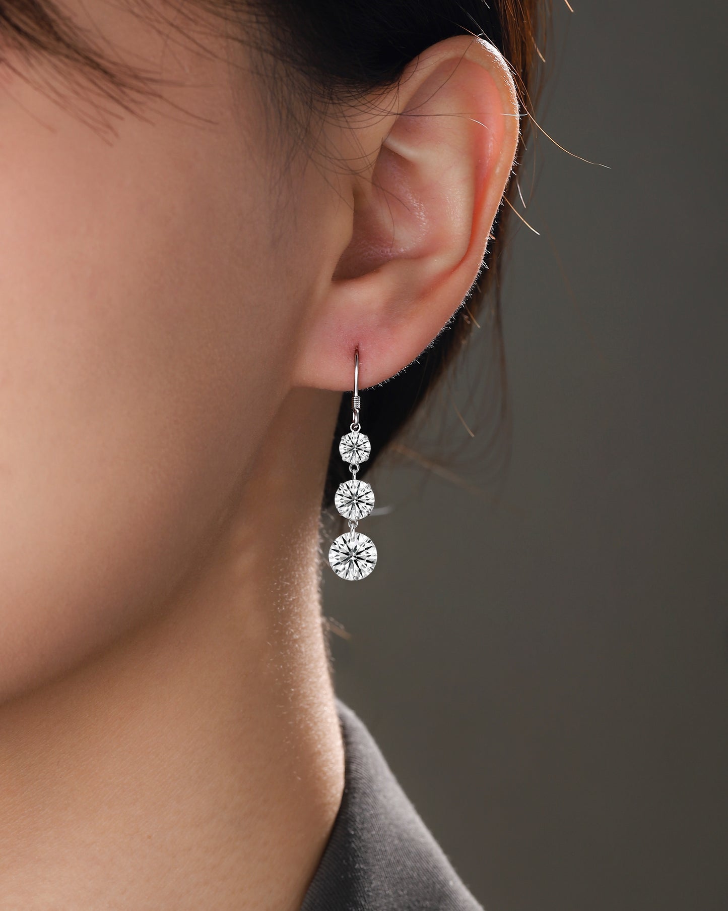 Top-quality Moissanite Luxury And Fashionable Light Luxury Jewelry Silver Stud Earrings S925 Silver Plated Platinum