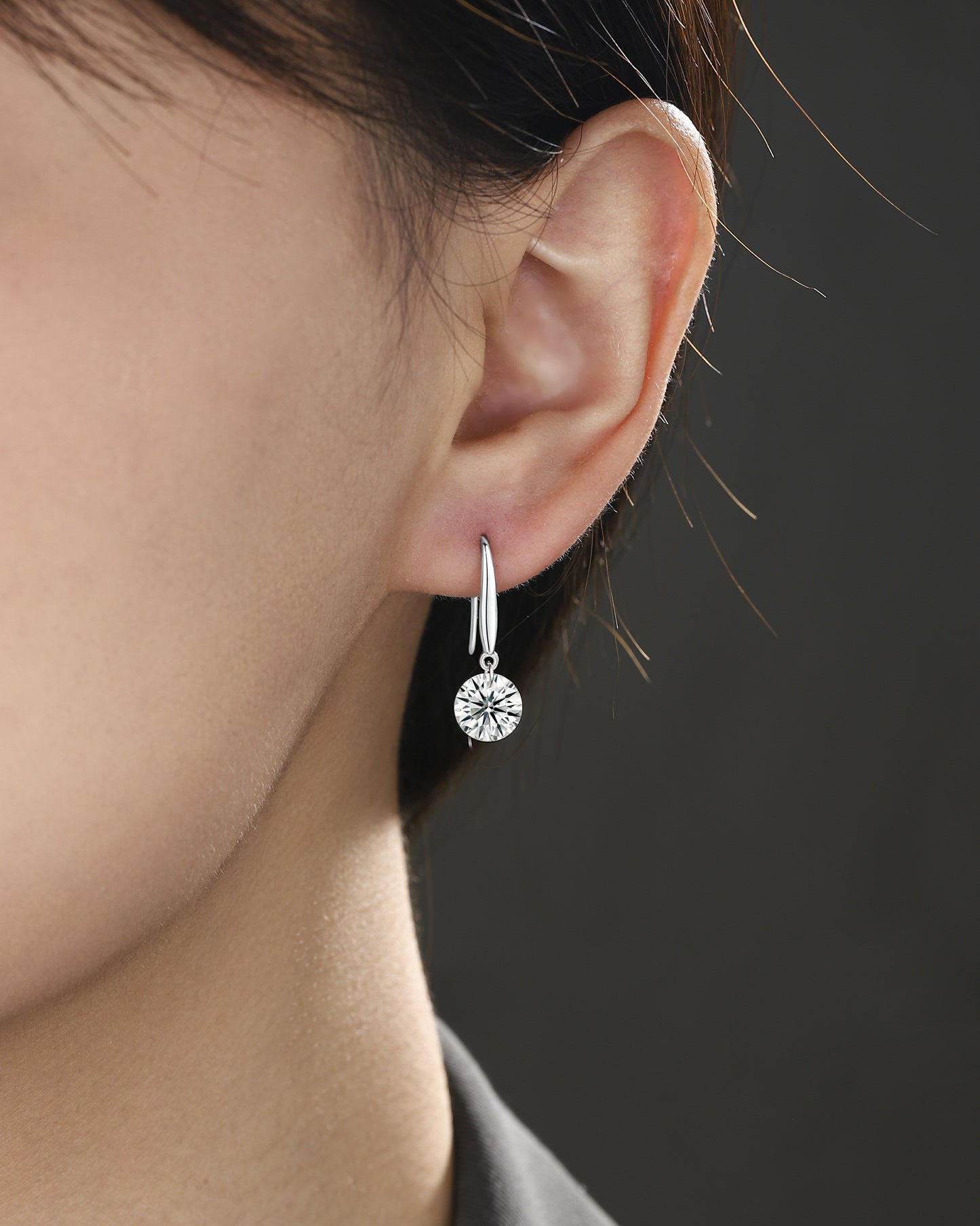 Top-quality Moissanite Luxury And Fashionable Light Luxury Jewelry Silver Stud Earrings S925 Silver Plated Platinum