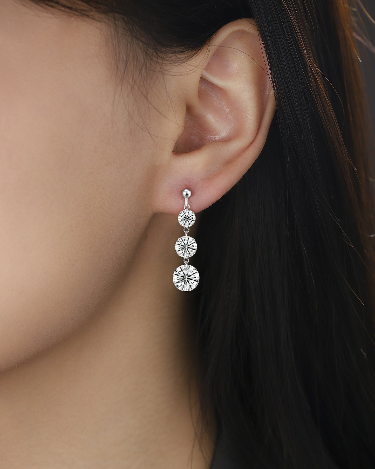 Top-quality Moissanite Luxury And Fashionable Light Luxury Jewelry Silver Stud Earrings S925 Silver Plated Platinum