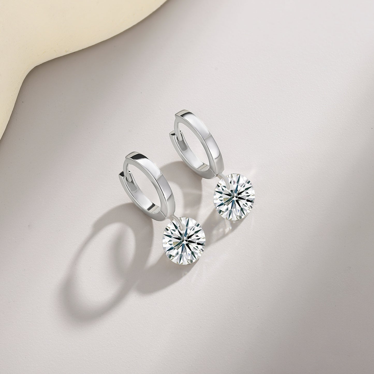 Top-quality Moissanite Luxury And Fashionable Light Luxury Jewelry Silver Stud Earrings S925 Silver Plated Platinum